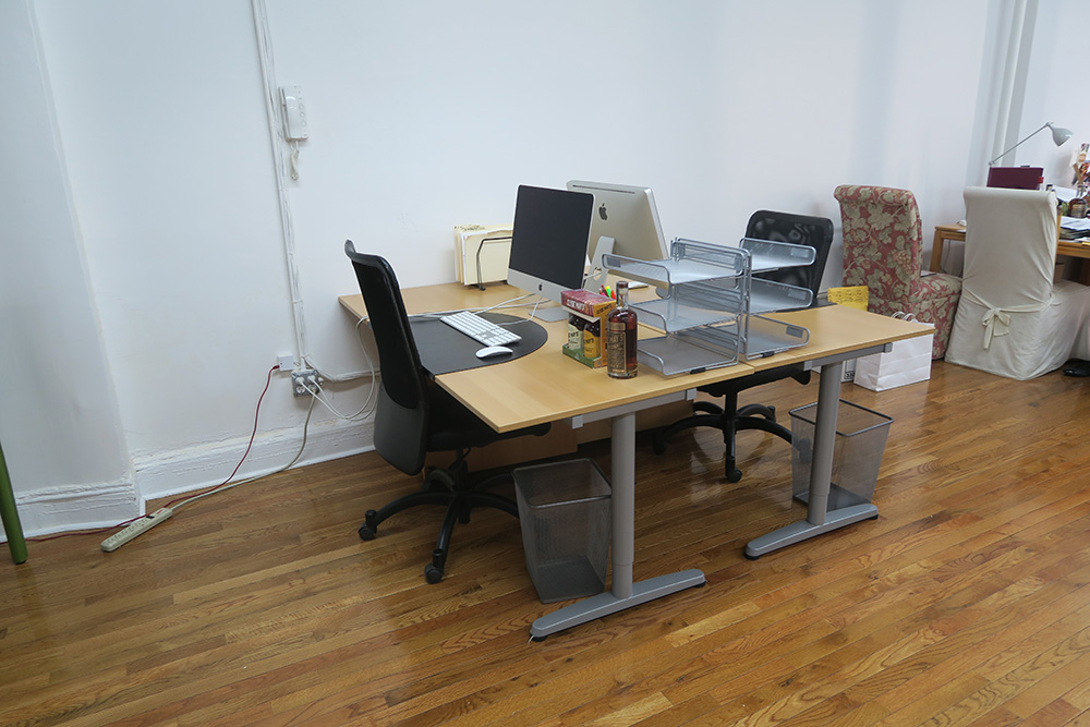 co-working desk space available